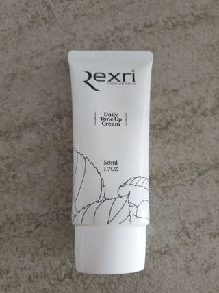렉스리 데일리 톤업 크림 Rexri Daily Tone Up Cream — 5점을 준 리뷰어가 2022년 9월 올린 사용 사진