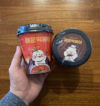유비쿡 컵떡볶이 매운컵떡볶이2개/ 짜장컵떡볶이 2개  총 4개세트 — 5점을 준 리뷰어가 2021년 3월 올린 사용 사진