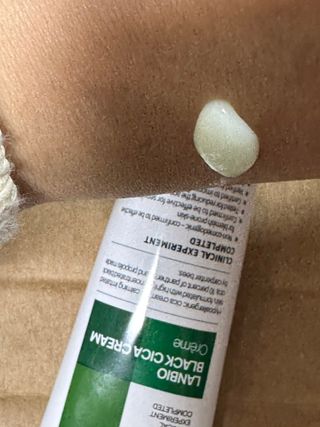 랑벨 랑바이오 블랙 시카 크림 50ml(블랙비 프로폴리스, 시카 4종, 판테놀 10 함유) — 5점을 준 리뷰어가 2023년 2월 올린 사용 사진
