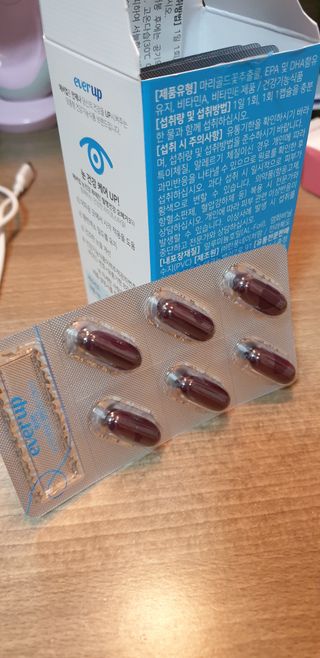 [몸엔용] 에버업 멀티비타민&미네랄, 눈건강 루테인 혈행건강 오메가3, 면역 프로바이오틱스 3종 택1 — 5점을 준 리뷰어가 2022년 4월 올린 사용 사진
