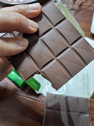 당류2g 자일리톨로 단맛을낸 슈카 퓨어비건 무설탕초콜릿 Xucker vegan 2개입 — 5점을 준 리뷰어가 2021년 4월 올린 사용 사진