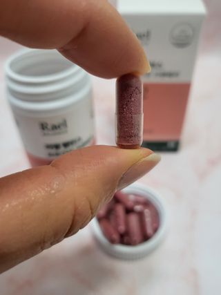 라엘 밸런스 3종 (질 건강 리스펙타 프로바이오틱스, 월경케어 보라지유, 요로건강 크랜베리) 랜덤 증정 1개 — 5점을 준 리뷰어가 2022년 12월 올린 사용 사진
