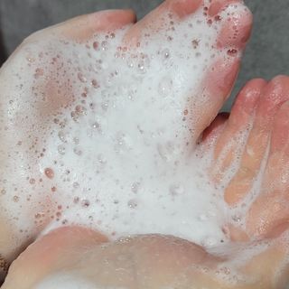 체코 비건화장품 마뉴팍투라 향좋은 와인 샤워젤 (300ml) — 5점을 준 리뷰어가 2022년 6월 올린 사용 사진
