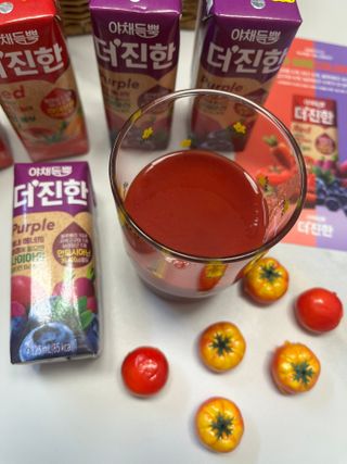 [롯데칠성] 야채듬뿍 더'진한 [롯데칠성] 야채는 이제 COLORFULL! 야채듬뿍  더 진한 레드 4개 +퍼플 4개 (총 8개) — 5점을 준 리뷰어가 2023년 6월 올린 사용 사진