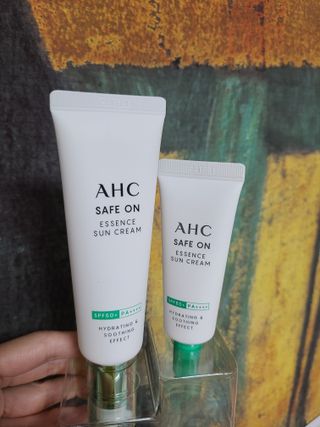 [AHC] 세이프온 에센스 선크림 올리브영 스페셜 증정 기획세트 — 4점을 준 리뷰어가 2022년 6월 올린 사용 사진