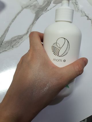 mom e 맘이 내추럴 베이비 케어 샴푸앤바스+로션 — 5점을 준 리뷰어가 2021년 1월 올린 사용 사진