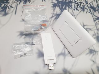 아카라 조명 스위치를 누워서 끄는 방법 (스마트 조명 스위치 2구 + 무선 리모트 스위치 1구 T1, 스마트 허브 E1) — 4점을 준 리뷰어가 2021년 12월 올린 사용 사진