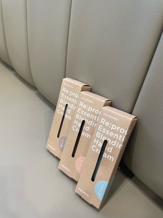 [후르디아] 끈적임 없는 착한성분 비건  핸드크림 3종 — 5점을 준 리뷰어가 2023년 2월 올린 사용 사진