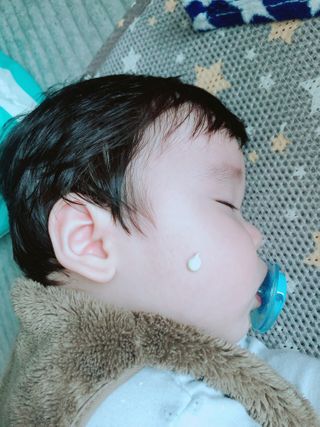 mom e 맘이 내추럴 베이비 케어 샴푸앤바스+로션 — 4점을 준 리뷰어가 2021년 1월 올린 사용 사진
