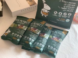 [푸디웜] 라포그  리얼인섹트 웨이트밸런스 저알러지 강아지 사료  1.2KG — 4점을 준 리뷰어가 2021년 7월 올린 사용 사진