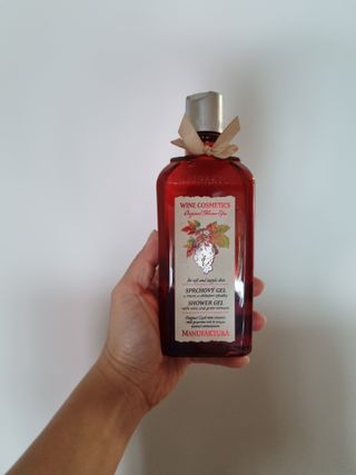 체코 비건화장품 마뉴팍투라 향좋은 와인 샤워젤 (300ml) — 4.5점을 준 리뷰어가 2022년 6월 올린 사용 사진