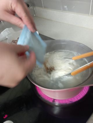 [한면원] 잔치국수 2인분 — 5점을 준 리뷰어가 2023년 3월 올린 사용 사진