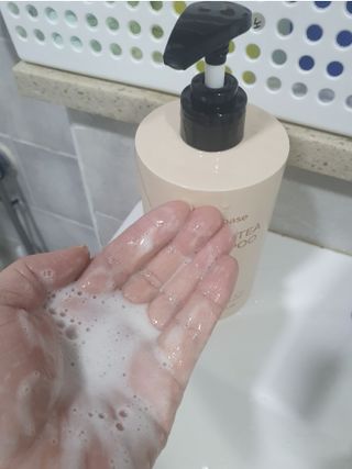 프리마인 더이상 뻣뻣하고 효과없는 탈모샴푸는 NO. 근본부터 케어하는 셀베이스 그린티샴푸(500ml) — 5점을 준 리뷰어가 2023년 3월 올린 사용 사진