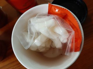 유비쿡 컵떡볶이 매운컵떡볶이2개/ 짜장컵떡볶이 2개  총 4개세트 — 5점을 준 리뷰어가 2021년 2월 올린 사용 사진