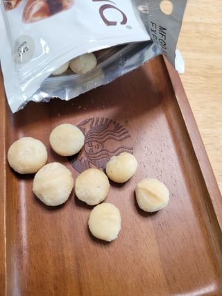 도이퉁 마카다미아 넛 90g  로얄 마카넛 오리지널 쏠트 허니 — 5점을 준 리뷰어가 2021년 3월 올린 사용 사진
