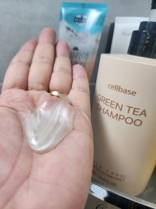 프리마인 더이상 뻣뻣하고 효과없는 탈모샴푸는 NO. 근본부터 케어하는 셀베이스 그린티샴푸(500ml) — 5점을 준 리뷰어가 2023년 2월 올린 사용 사진