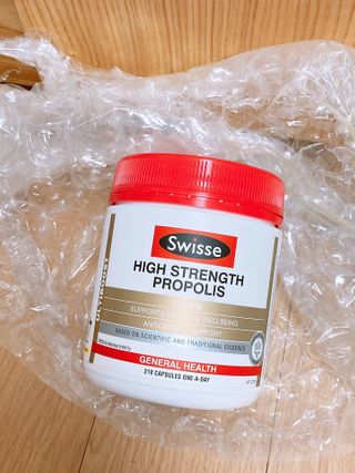 Swisse 스위스 고함량 프로폴리스 2,000mg 210정 — 4점을 준 리뷰어가 2021년 1월 올린 사용 사진