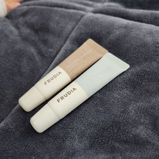 [후르디아] 올리브영 착한보습 비건 립버터 2종 — 5점을 준 리뷰어가 2023년 1월 올린 사용 사진