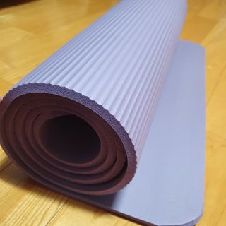 원달러샵 NBR 10mm 바디핏 요가매트 — 5점을 준 리뷰어가 2021년 3월 올린 사용 사진