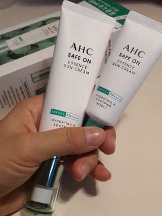 [AHC] 세이프온 에센스 선크림 올리브영 스페셜 증정 기획세트 — 5점을 준 리뷰어가 2022년 6월 올린 사용 사진