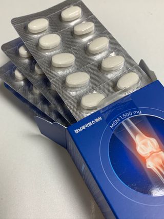 [경남제약헬스케어]케어플러스 관절엔 MSM 1000mg 60정/1개월분/관절/뼈/연골 영양/비타민D+아연/1일2정 — 5점을 준 리뷰어가 2024년 1월 올린 사용 사진