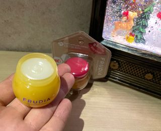 [후르디아] 올리브영 꿀과즙 립밤 2종 (블루베리/석류) — 5점을 준 리뷰어가 2022년 12월 올린 사용 사진