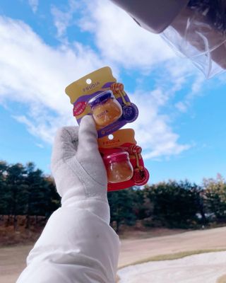 [후르디아] 올리브영 꿀과즙 립밤 2종 (블루베리/석류) — 5점을 준 리뷰어가 2021년 11월 올린 사용 사진