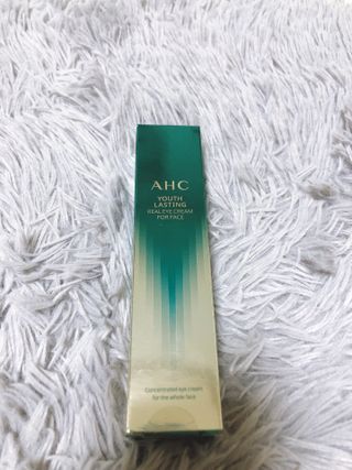 [NEW 탄력유턴 아이크림] AHC 유스 래스팅 리얼 아이크림 포 페이스 — 4.5점을 준 리뷰어가 2021년 3월 올린 사용 사진