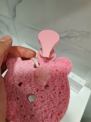 벨먼 내추럴스파 수분광채 스크럽 바디워시 600ml 5종 — 4.5점을 준 리뷰어가 2022년 5월 올린 사용 사진
