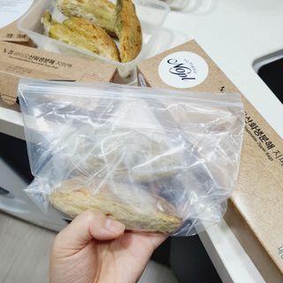 노플(NOPL) 노플 친환경 바이오 산화 생분해  항균 일회용 위생 비닐장갑 100매 + 지퍼백 소형, 대형 — 4점을 준 리뷰어가 2021년 10월 올린 사용 사진