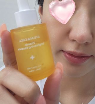 체르엠 스템앤셀 비타민 브라이트닝 에센스 30ml 1개 — 5점을 준 리뷰어가 2022년 5월 올린 사용 사진