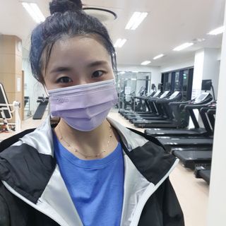 크노텐 후디집업자켓(다이어트땀복) — 5점을 준 리뷰어가 2022년 5월 올린 사용 사진