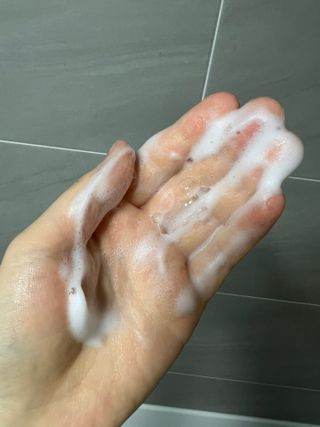 버텍스넘버원 버텍스 넘버원 햄프씨드오일 샴푸 — 4.5점을 준 리뷰어가 2022년 4월 올린 사용 사진