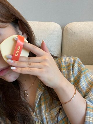 광동생활건강 MF[광동] 비타500✨주름개선·미백·SPF50+🌞퍼펙트쉴드 빅 선쿠션 본품 — 5점을 준 리뷰어가 2024년 5월 올린 사용 사진