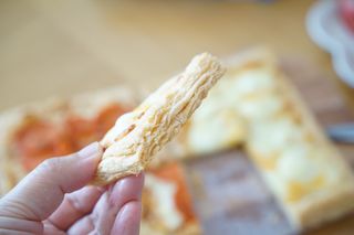[푸딩팩토리] 페스츄리 피자 4종 택3_파이브 치즈/페퍼로니 비프칠리/고추베이컨 포테이토/허니고르곤졸라 — 5점을 준 리뷰어가 2022년 7월 올린 사용 사진