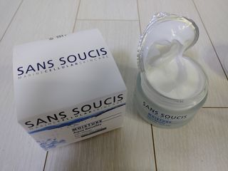 산수시 아쿠아 베네핏 24h 수부지 물광 속건조 수분크림 50ml — 5점을 준 리뷰어가 2021년 6월 올린 사용 사진