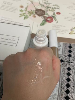더사가오브수 [사가수] 효혜윤 보태니컬 에너지 에센스인로션 20ml /아이포올 스틱 3g — 5점을 준 리뷰어가 2023년 2월 올린 사용 사진