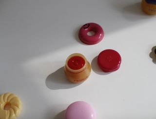 [후르디아] 올리브영 꿀과즙 립밤 2종 (블루베리/석류) — 5점을 준 리뷰어가 2022년 10월 올린 사용 사진