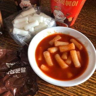 유비쿡 컵떡볶이 매운컵떡볶이2개/ 짜장컵떡볶이 2개  총 4개세트 — 5점을 준 리뷰어가 2021년 2월 올린 사용 사진