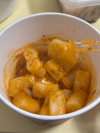 나우  [요리궁리] B타입 ( 매콤, 치즈, 매콤까르보 ) 꽃떡볶이 6개입 세트 — 5점을 준 리뷰어가 2025년 3월 올린 사용 사진