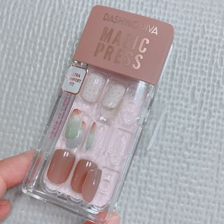 데싱디바 매직프레스 레귤러 스퀘어_6종 중 택 1 — 4점을 준 리뷰어가 2021년 9월 올린 사용 사진