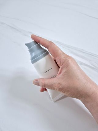 [스킨1004] 마다가스카르 센텔라 히알루-시카 워터핏 선세럼 50ml — 5점을 준 리뷰어가 2024년 5월 올린 사용 사진