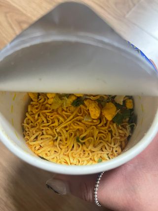 NISSIN 닛신 컵누들  4종 - 씨푸드오리지날, 씨푸드 스파이시, 씨푸드 커리, 씨푸드 XO소스 — 3점을 준 리뷰어가 2022년 12월 올린 사용 사진