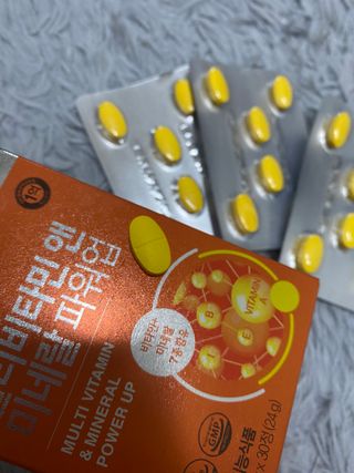서울약사신협_내몸애발란스멀티비타민앤미네랄파워업_800mg x 90정 — 5점을 준 리뷰어가 2021년 5월 올린 사용 사진