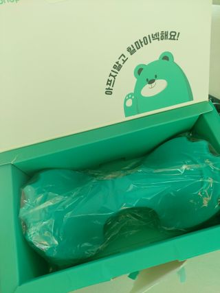 힐니스북 [힐마이넥]   거북목 통증완화를 위한 휴대용 목 안마기 — 5점을 준 리뷰어가 2022년 12월 올린 사용 사진