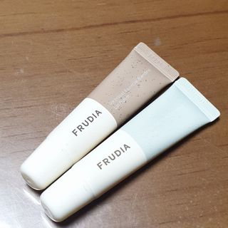 [후르디아] 올리브영 착한보습 비건 립버터 2종 — 5점을 준 리뷰어가 2022년 12월 올린 사용 사진