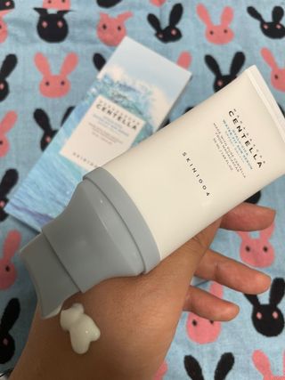 [스킨1004] 마다가스카르 센텔라 히알루-시카 워터핏 선세럼 50ml — 5점을 준 리뷰어가 2024년 5월 올린 사용 사진