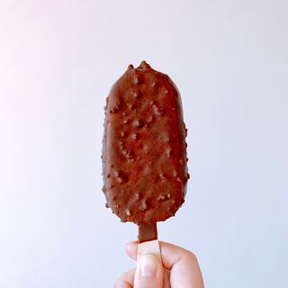 롯데제과 본젤라또 비스킷&바닐라카라멜바, 본젤라또 베리쇼콜라컵 — 5점을 준 리뷰어가 2021년 11월 올린 사용 사진