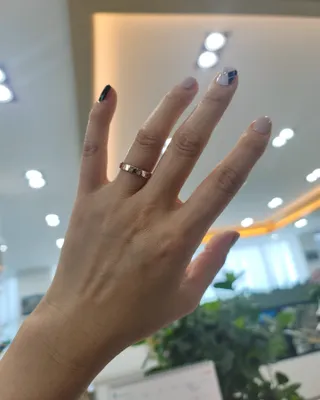 [네일가게] 햇빛에 닿으면 색이 변하는 신기한 햇살 반전 네일스티커 — 5점을 준 리뷰어가 2021년 8월 올린 사용 사진