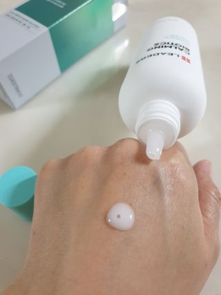 리더스코스메틱 리더스 카밍 바이오틱스 에센스 워터 — 5점을 준 리뷰어가 2021년 9월 올린 사용 사진